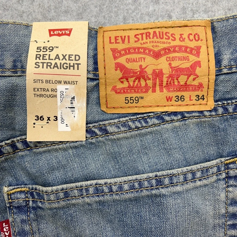 Levi's Jeans Men's 36x34 Blue Denim Distressed Relaxed Fit Straight Leg Modern